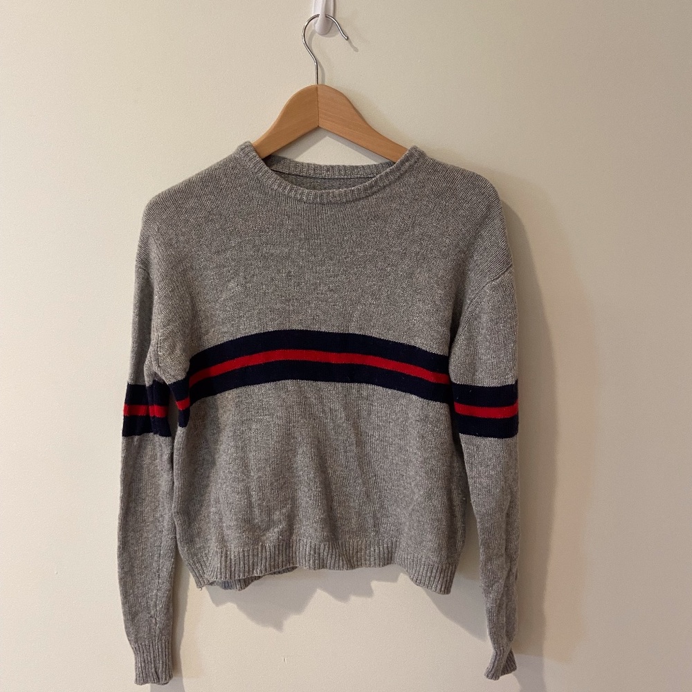 BRANDY MELVILLE GREAT CONDITION GREY SWEATER